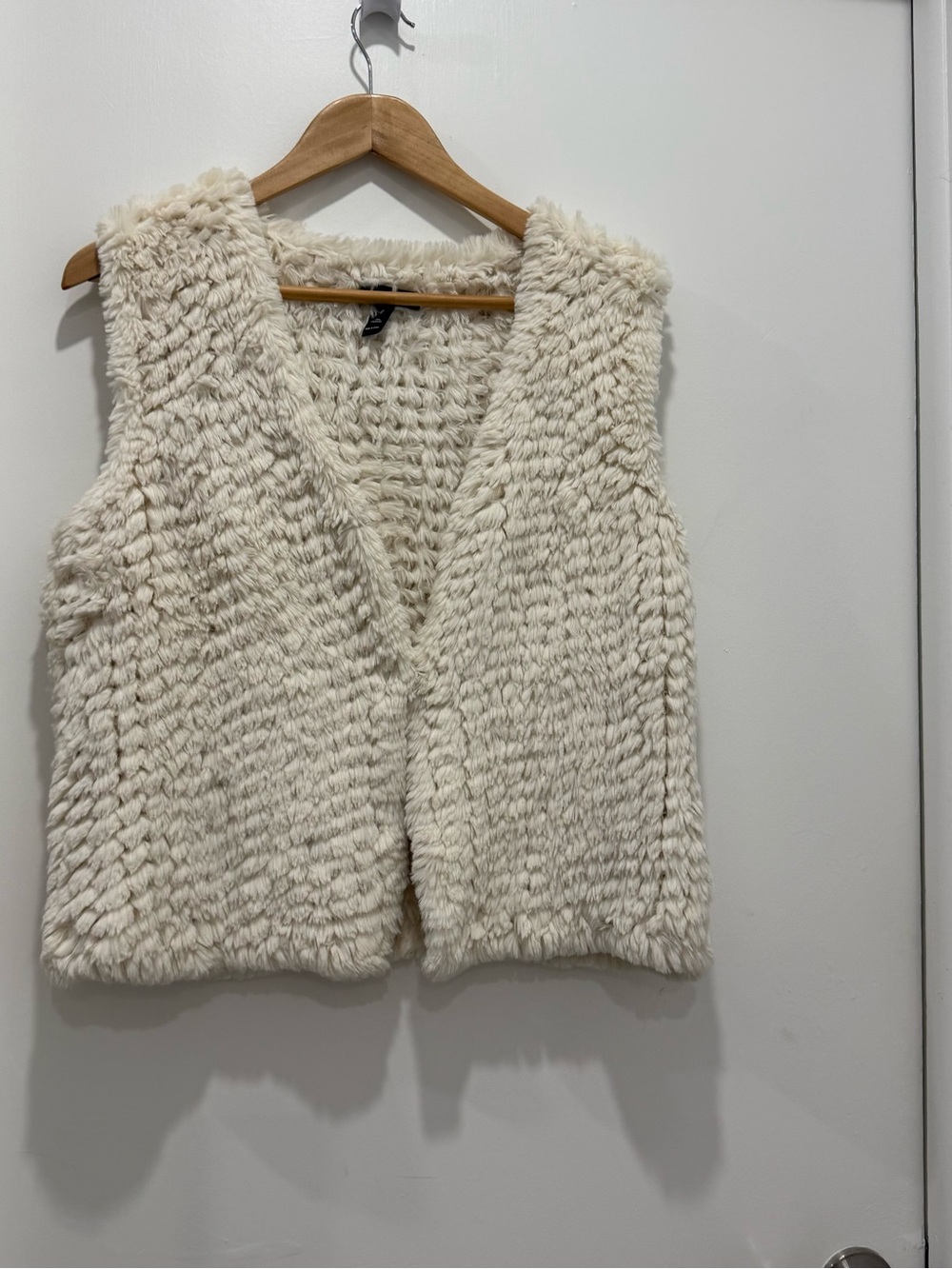 AQUA Bloomingdale’s Cream Ivory Shaggy Faux Fur Vest Boho Cozy M